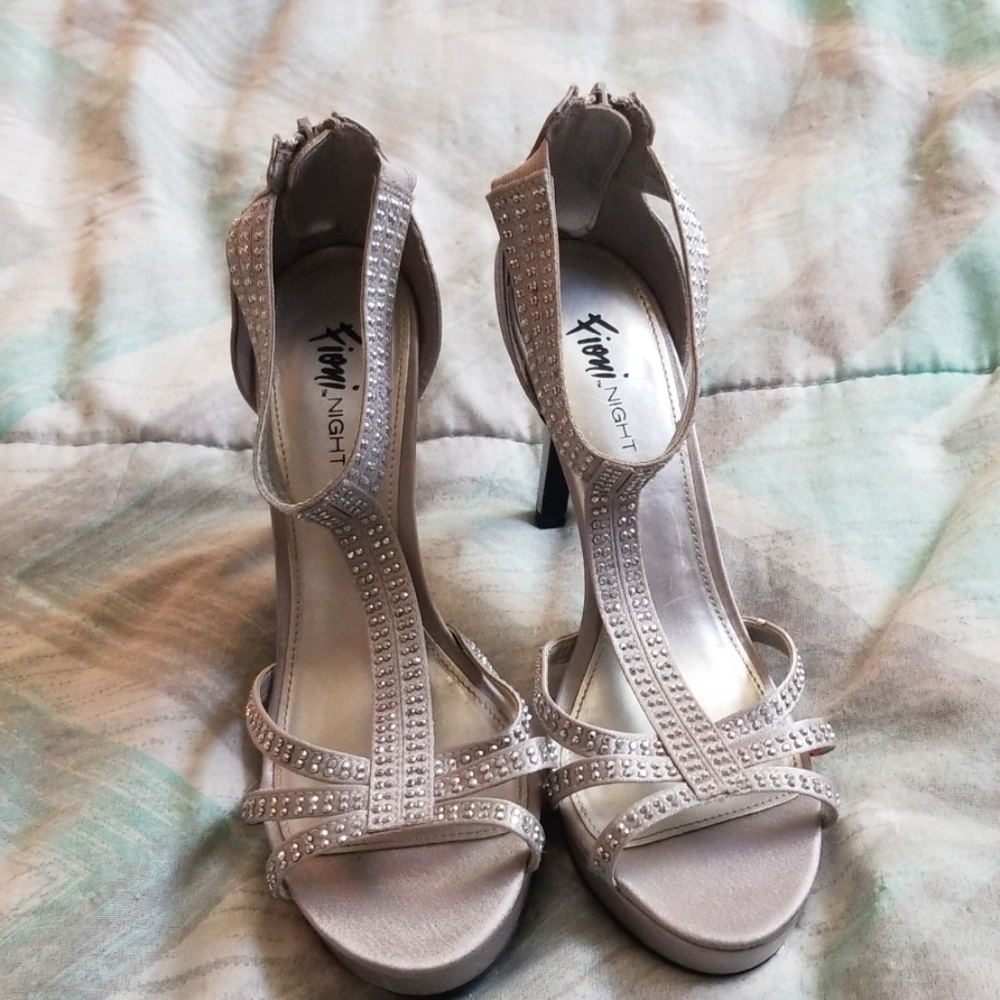 Silver Fiona Night Heels size 7.5